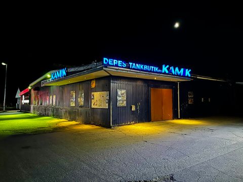 Din Tankbutik - Your Service Station Store by night